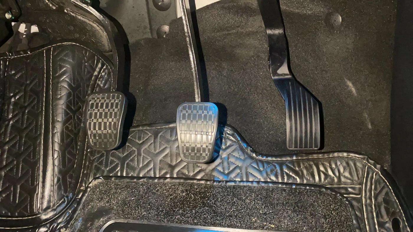 2023 Tata ALTROZ XZ + SUNROOF, Petrol, Manual, 27,254 km, Pedals