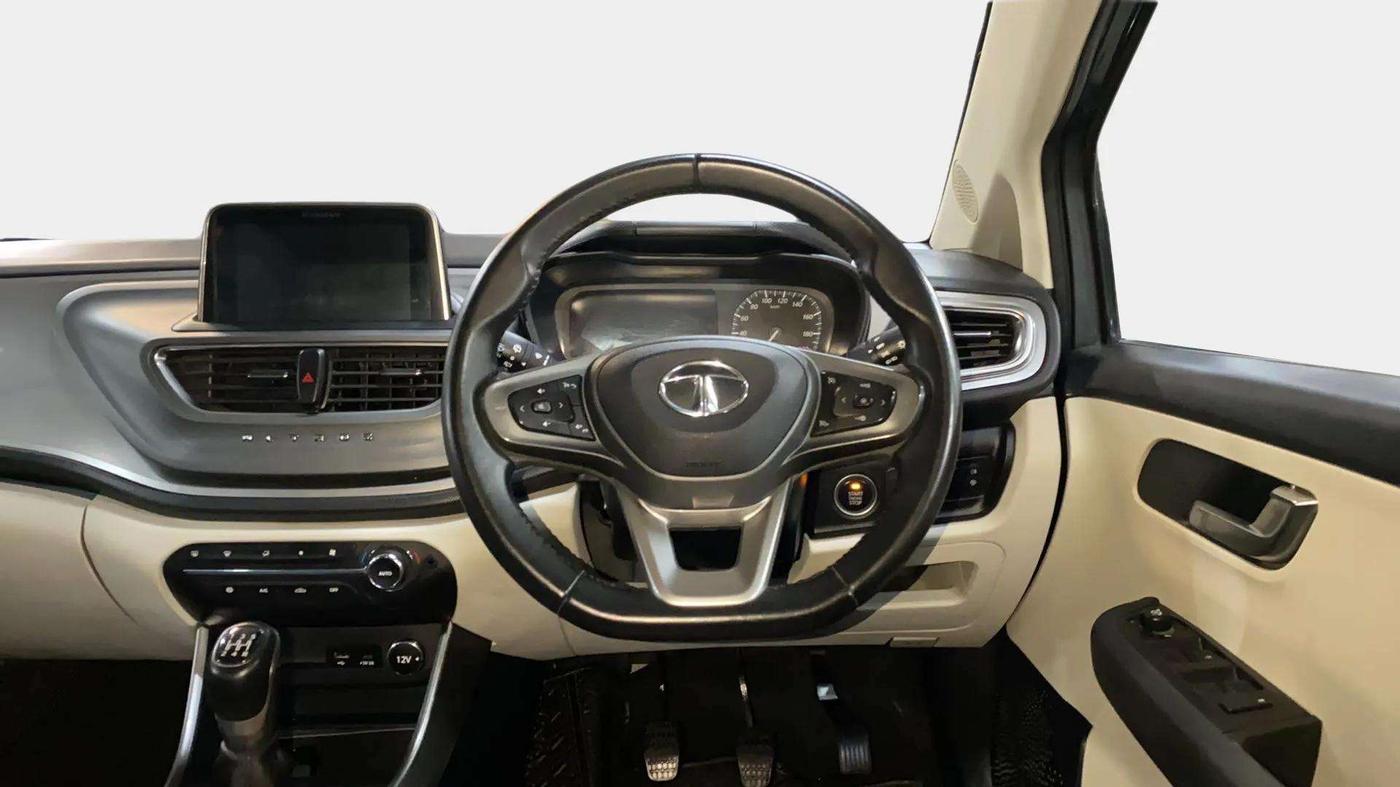 2023 Tata ALTROZ XZ + SUNROOF, Petrol, Manual, 27,254 km, Steering Wheel Close Up