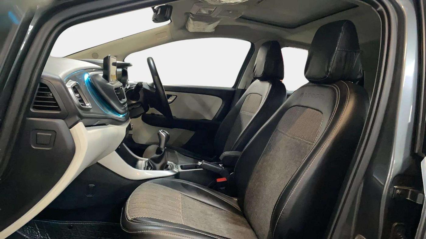 2023 Tata ALTROZ XZ + SUNROOF, Petrol, Manual, 27,254 km, Right Side Front Door Cabin