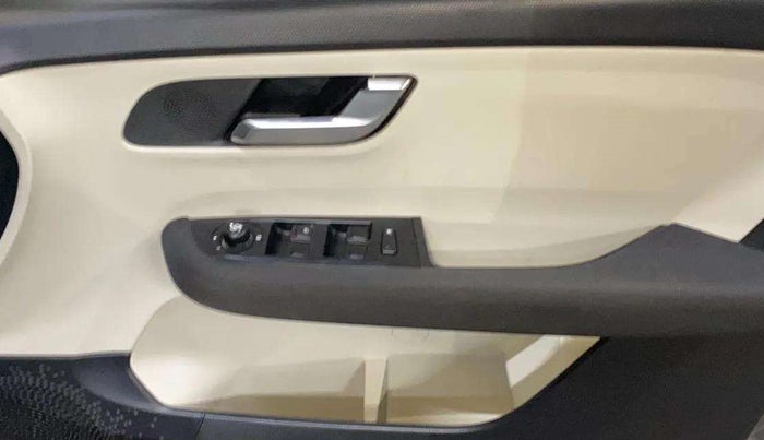 2023 Tata ALTROZ XZ + SUNROOF, Petrol, Manual, 27,158 km, Driver Side Door Panels Control