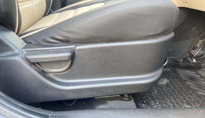 2013 Hyundai i20 SPORTZ 1.2, Petrol, Manual, 68,490 km, Driver Side Adjustment Panel