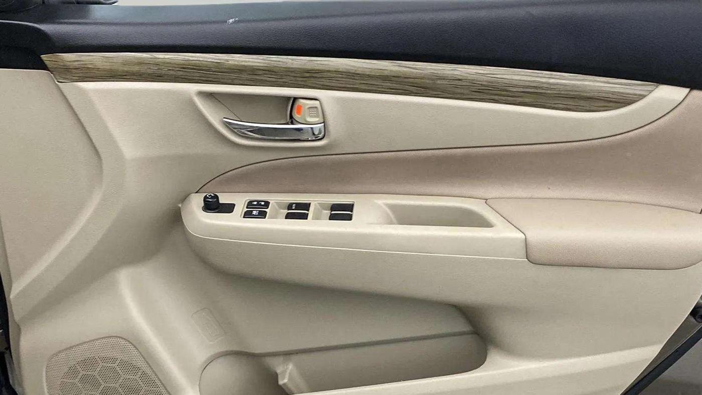 2020 Maruti Ciaz DELTA 1.5 SHVS MT PETROL, Petrol, Manual, 44,318 km, Driver Side Door Panels Control