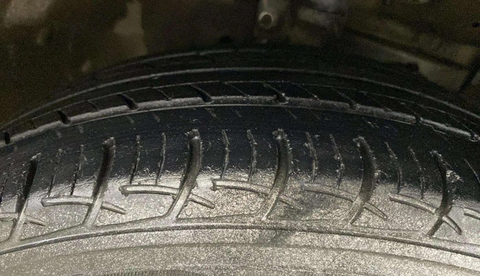 2020 Maruti Ciaz DELTA 1.5 SHVS MT PETROL, Petrol, Manual, 44,318 km, Right Front Tyre Tread