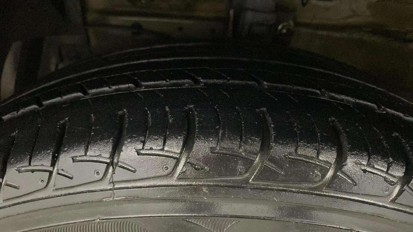 2020 Maruti Ciaz DELTA 1.5 SHVS MT PETROL, Petrol, Manual, 44,318 km, Left Front Tyre Tread