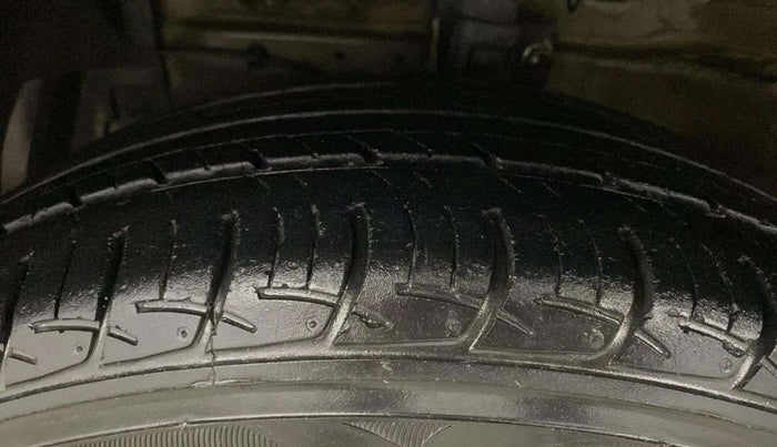2020 Maruti Ciaz DELTA 1.5 SHVS MT PETROL, Petrol, Manual, 44,318 km, Left Front Tyre Tread