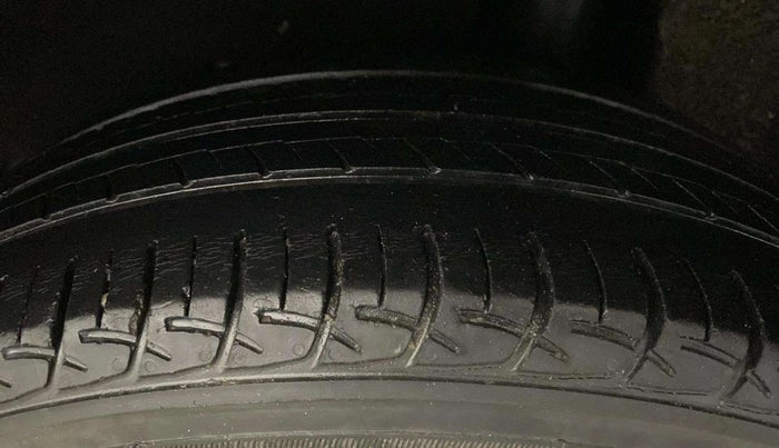2017 Maruti Baleno DELTA PETROL 1.2, Petrol, Manual, 45,000 km, Left Rear Tyre Tread