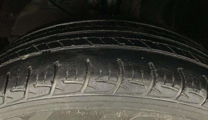 2017 Maruti Baleno DELTA PETROL 1.2, Petrol, Manual, 45,000 km, Left Front Tyre Tread