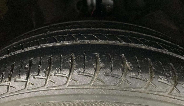 2017 Maruti Baleno DELTA PETROL 1.2, Petrol, Manual, 45,000 km, Right Front Tyre Tread