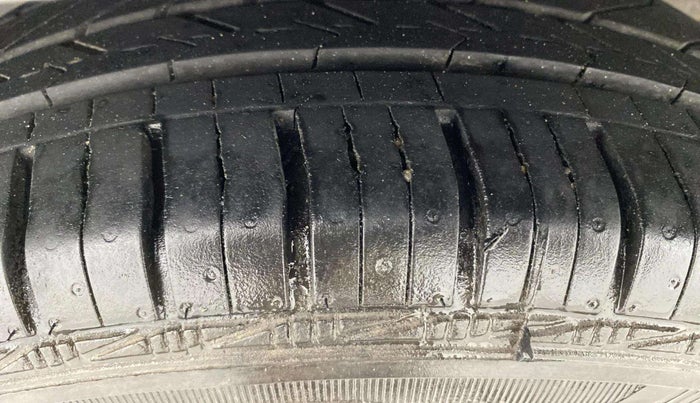 2015 Hyundai Xcent S 1.2, Petrol, Manual, 97,737 km, Right Rear Tyre Tread