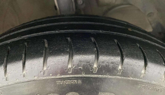 2018 Maruti Swift VDI, Diesel, Manual, 1,12,976 km, Right Front Tyre Tread