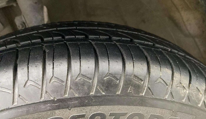 2018 Maruti Swift VDI, Diesel, Manual, 1,12,976 km, Left Front Tyre Tread