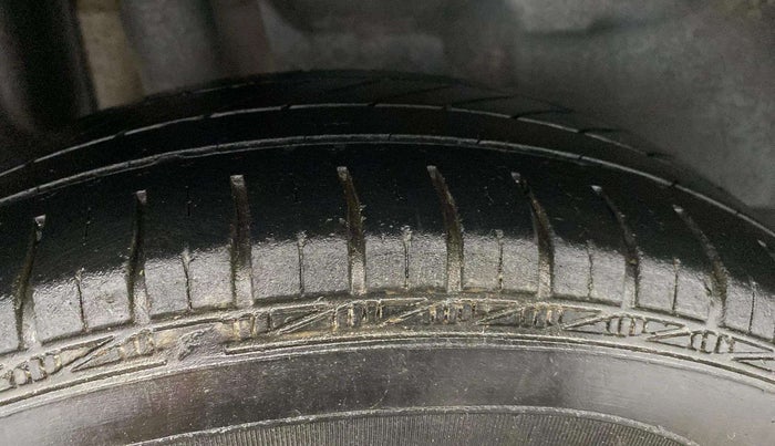 2018 Maruti Swift VDI, Diesel, Manual, 1,12,976 km, Right Rear Tyre Tread