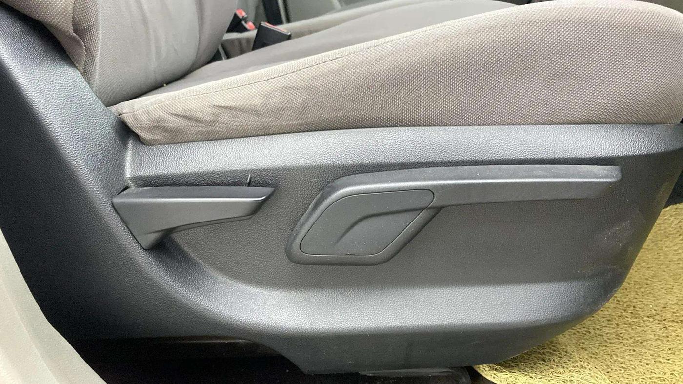 2016 Mahindra Kuv100 K8 D 6 STR, Diesel, Manual, 63,656 km, Driver Side Adjustment Panel