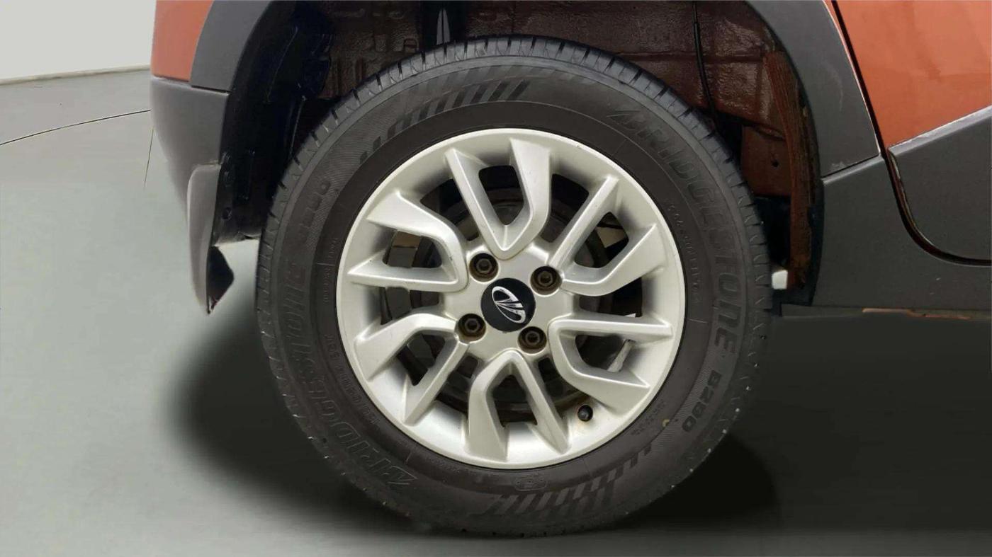 2016 Mahindra Kuv100 K8 D 6 STR, Diesel, Manual, 63,656 km, Right Rear Wheel