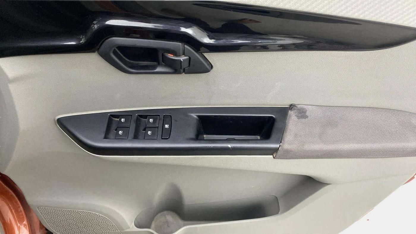 2016 Mahindra Kuv100 K8 D 6 STR, Diesel, Manual, 63,656 km, Driver Side Door Panels Control