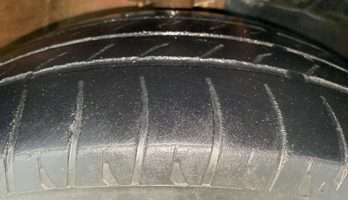 2016 Mahindra Kuv100 K8 D 6 STR, Diesel, Manual, 63,531 km, Right Front Tyre Tread