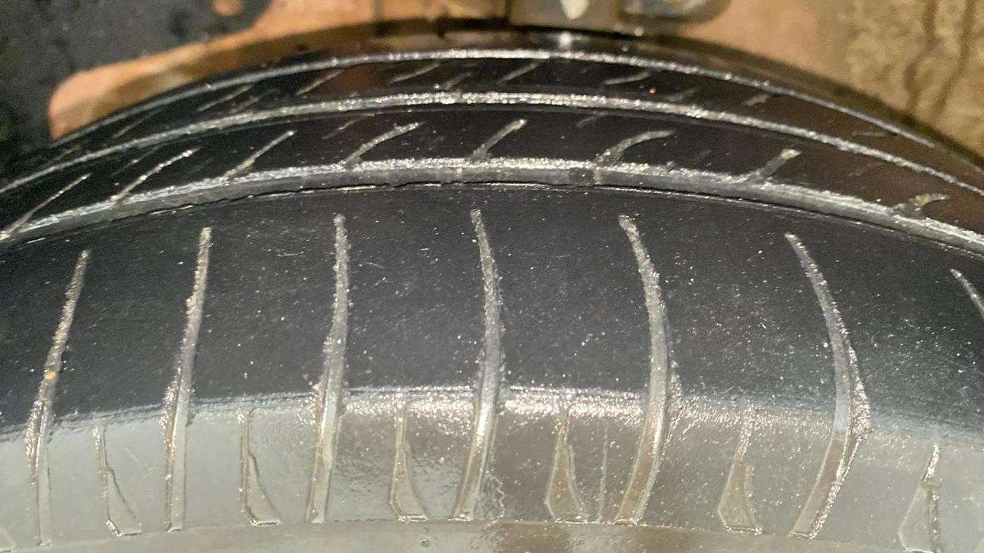 2016 Mahindra Kuv100 K8 D 6 STR, Diesel, Manual, 63,656 km, Left Front Tyre Tread