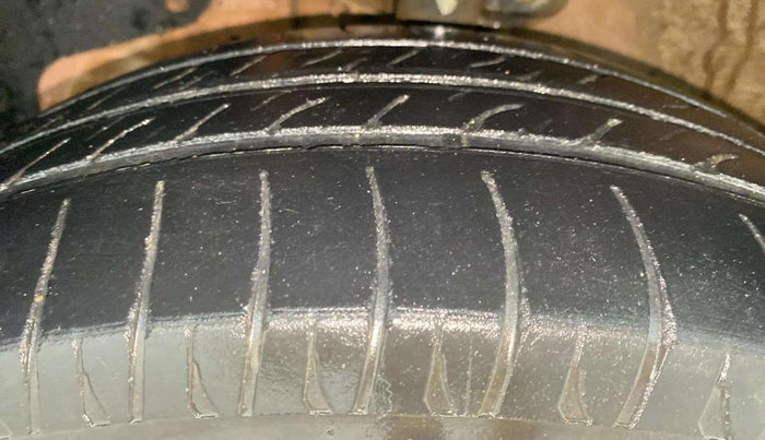 2016 Mahindra Kuv100 K8 D 6 STR, Diesel, Manual, 63,531 km, Left Front Tyre Tread