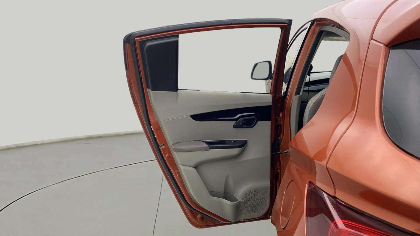 2016 Mahindra Kuv100 K8 D 6 STR, Diesel, Manual, 63,656 km, LHS Rear Door