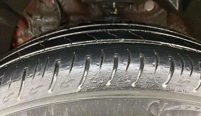 2023 Mahindra XUV300 W6 1.2 PETROL AMT, Petrol, Automatic, 42,228 km, Left Front Tyre Tread