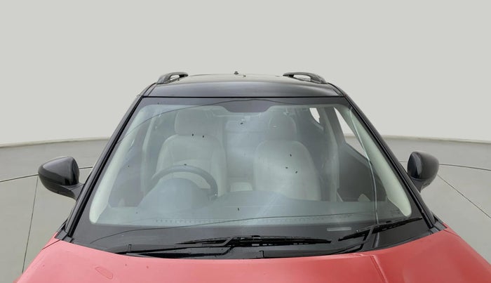 2023 Mahindra XUV300 W6 1.2 PETROL AMT, Petrol, Automatic, 42,228 km, Front Windshield