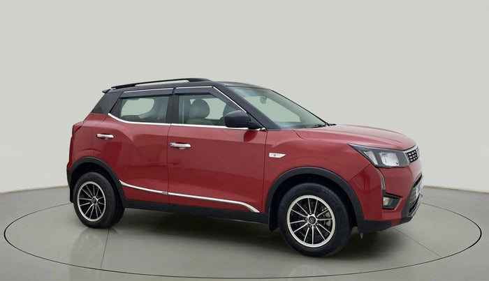 2023 Mahindra XUV300 W6 1.2 PETROL AMT, Petrol, Automatic, 42,228 km, Right Front Diagonal