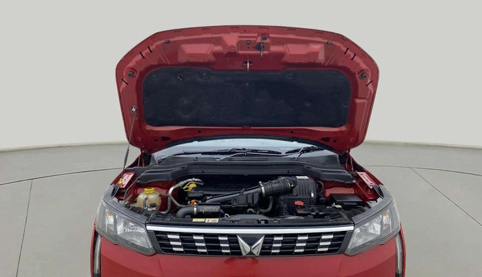 2023 Mahindra XUV300 W6 1.2 PETROL AMT, Petrol, Automatic, 42,228 km, Open Bonet