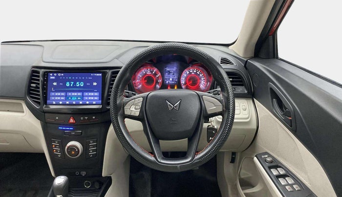2023 Mahindra XUV300 W6 1.2 PETROL AMT, Petrol, Automatic, 42,228 km, Steering Wheel Close Up