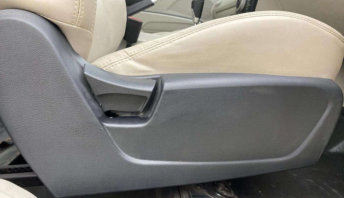 2023 Mahindra XUV300 W6 1.2 PETROL AMT, Petrol, Automatic, 42,228 km, Driver Side Adjustment Panel