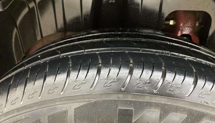 2023 Mahindra XUV300 W6 1.2 PETROL AMT, Petrol, Automatic, 42,228 km, Right Rear Tyre Tread