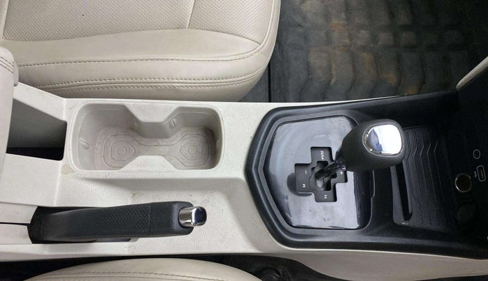 2023 Mahindra XUV300 W6 1.2 PETROL AMT, Petrol, Automatic, 42,228 km, Gear Lever