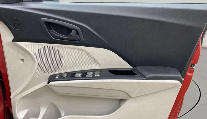 2023 Mahindra XUV300 W6 1.2 PETROL AMT, Petrol, Automatic, 42,228 km, Driver Side Door Panels Control