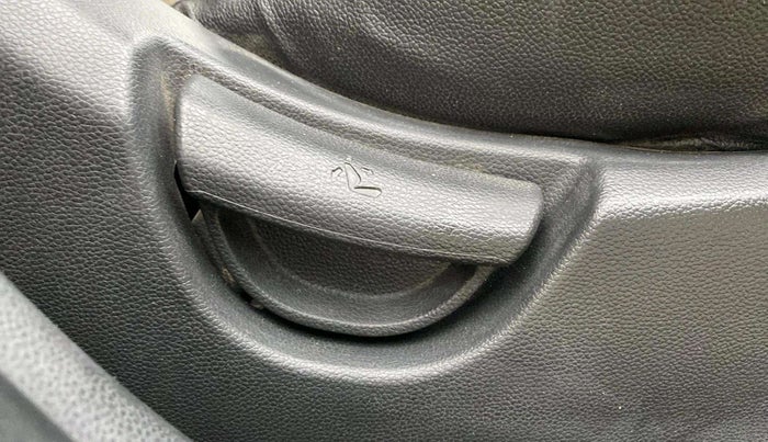 2018 Hyundai Grand i10 SPORTZ U2 1.2 CRDI, Diesel, Manual, 1,13,265 km, Driver Side Adjustment Panel