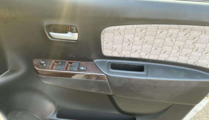 2015 Maruti Wagon R 1.0 VXI, Petrol, Manual, 18,076 km, Driver Side Door Panels Control