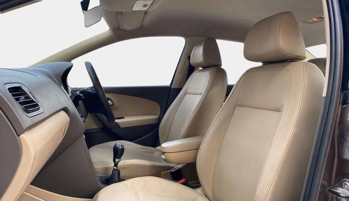 2016 Volkswagen Vento HIGHLINE 1.6 MPI, Petrol, Manual, 35,326 km, Right Side Front Door Cabin