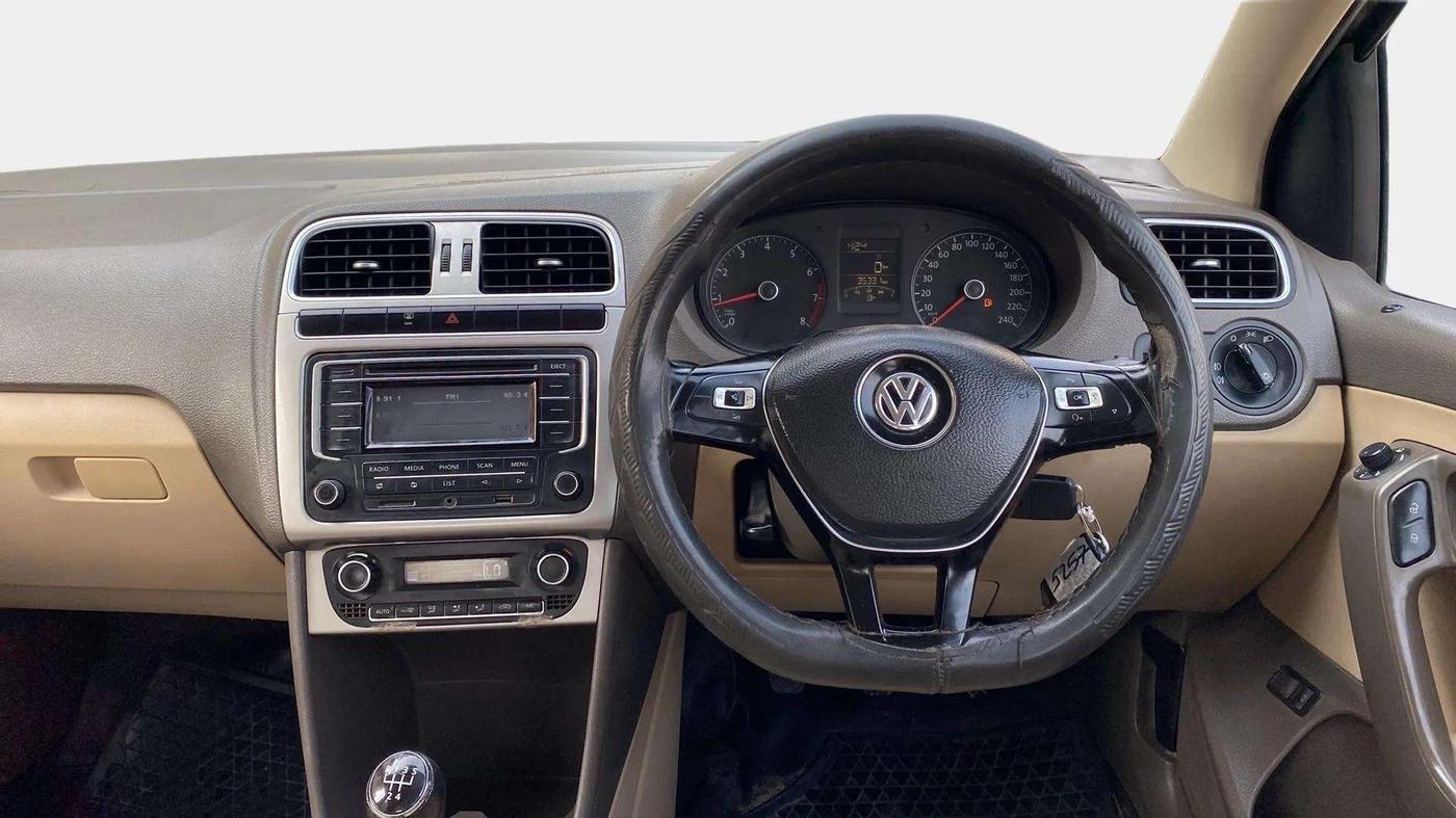 2016 Volkswagen Vento HIGHLINE 1.6 MPI, Petrol, Manual, 35,326 km, Steering Wheel Close Up