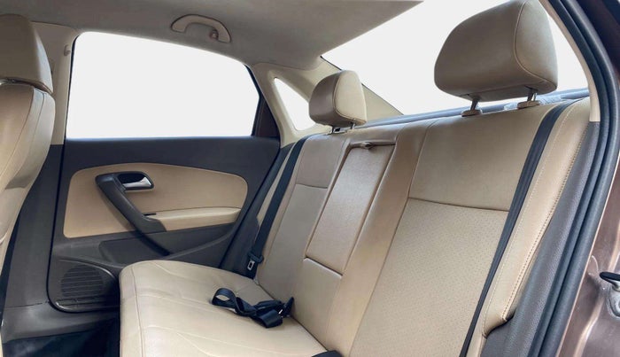 2016 Volkswagen Vento HIGHLINE 1.6 MPI, Petrol, Manual, 35,326 km, Right Side Rear Door Cabin