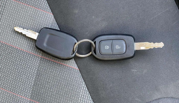 2020 Renault Kwid RXT 1.0 AMT (O), Petrol, Automatic, 28,014 km, Key Close Up