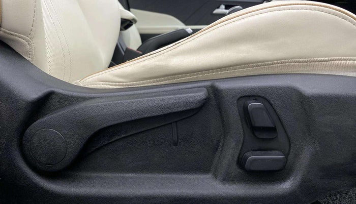 2023 Hyundai Verna SX (O) 1.5 MPI MT, Petrol, Manual, 20,177 km, Driver Side Adjustment Panel