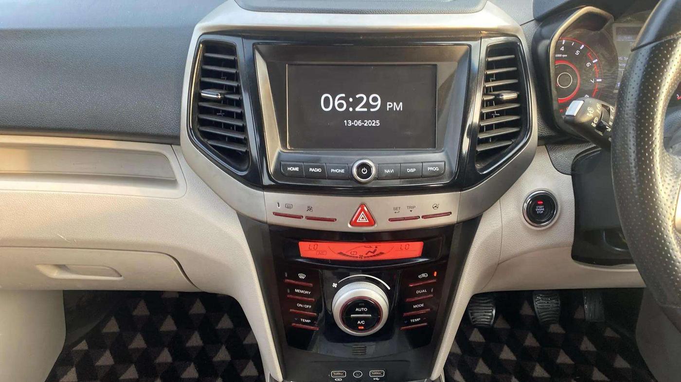 2022 Mahindra XUV300 W8 (O) 1.2 PETROL, CNG, Manual, 53,480 km, Air Conditioner