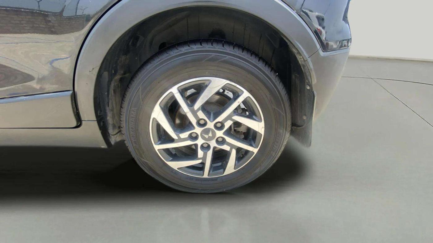 2022 Mahindra XUV300 W8 (O) 1.2 PETROL, CNG, Manual, 53,480 km, Left Rear Wheel