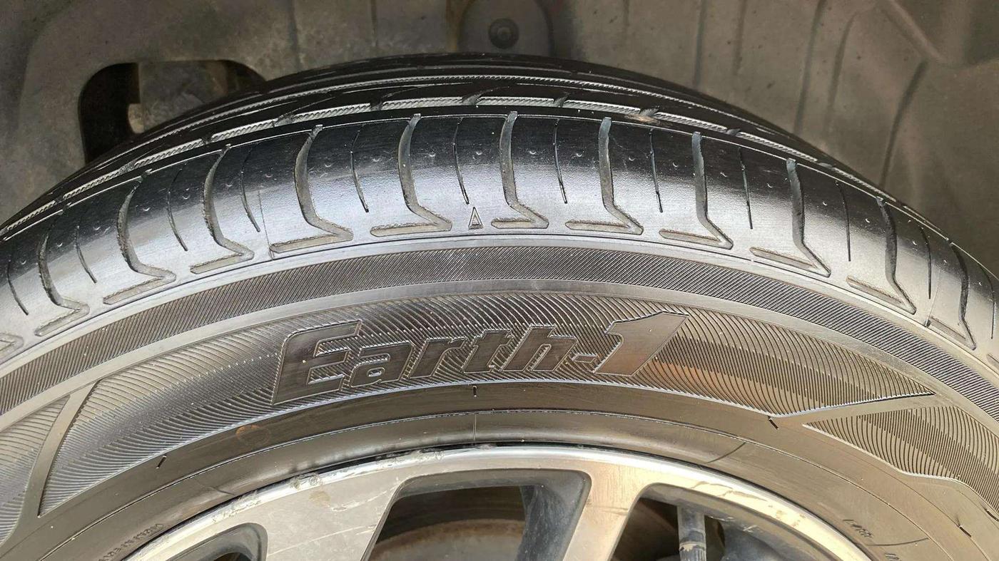 2022 Mahindra XUV300 W8 (O) 1.2 PETROL, CNG, Manual, 53,480 km, Left Rear Tyre Tread