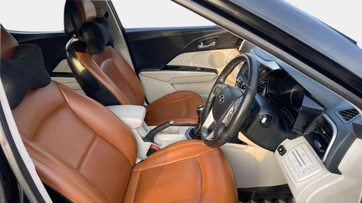 2022 Mahindra XUV300 W8 (O) 1.2 PETROL, CNG, Manual, 53,480 km, Right Side Front Door Cabin