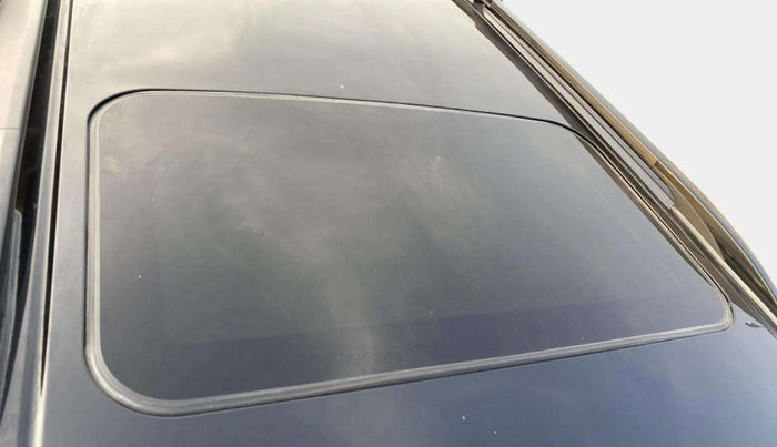 2022 Mahindra XUV300 W8 (O) 1.2 PETROL, CNG, Manual, 53,239 km, Moonroof/ Sunroof