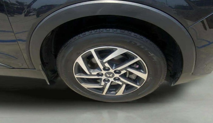 2022 Mahindra XUV300 W8 (O) 1.2 PETROL, CNG, Manual, 53,239 km, Right Front Wheel