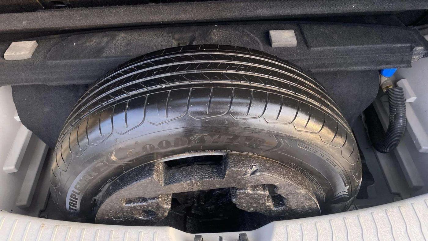 2022 Mahindra XUV300 W8 (O) 1.2 PETROL, CNG, Manual, 53,480 km, Boot Inside