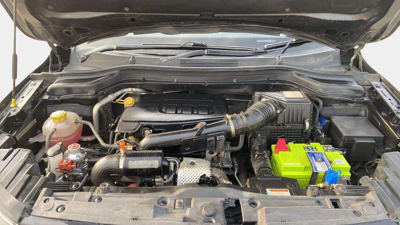 2022 Mahindra XUV300 W8 (O) 1.2 PETROL, CNG, Manual, 53,480 km, Open Bonet