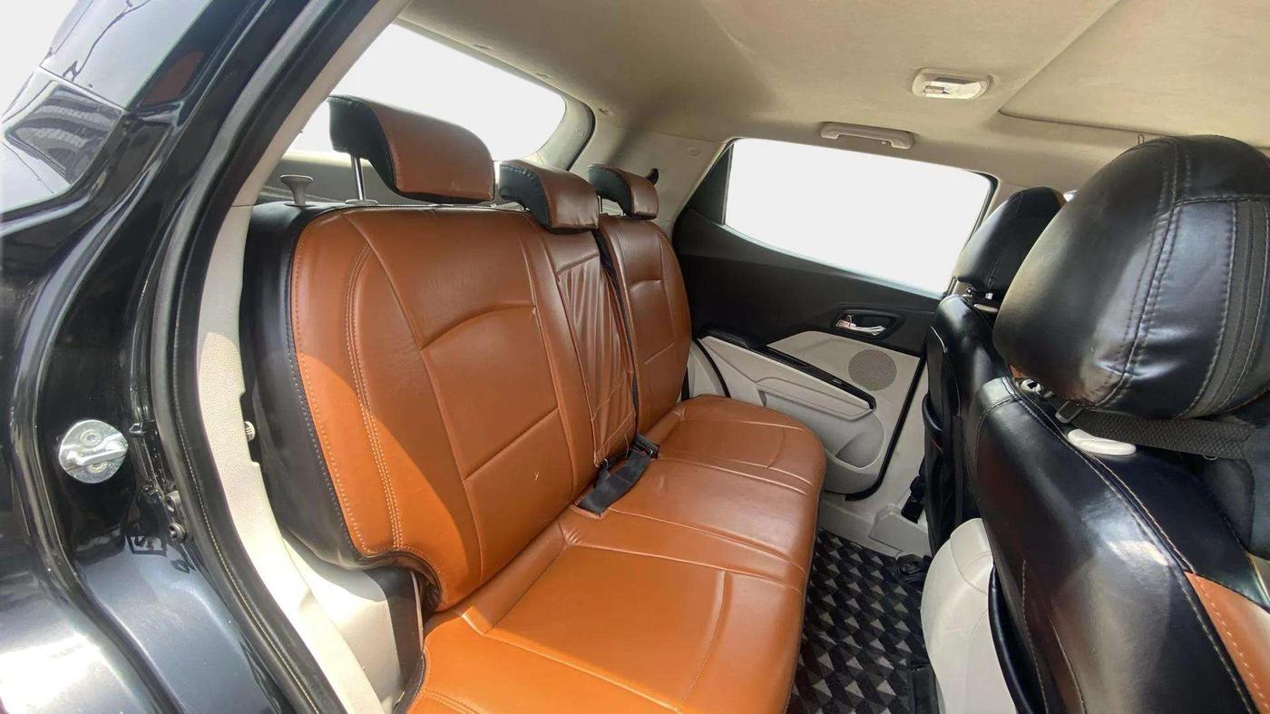 2022 Mahindra XUV300 W8 (O) 1.2 PETROL, CNG, Manual, 53,480 km, Right Side Rear Door Cabin