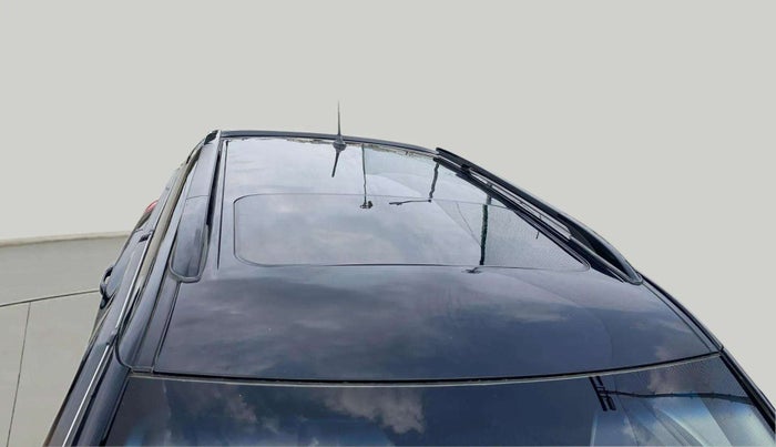 2022 Mahindra XUV300 W8 (O) 1.2 PETROL, CNG, Manual, 53,239 km, Roof