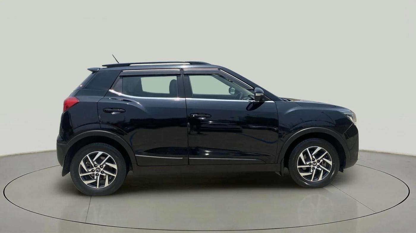 2022 Mahindra XUV300 W8 (O) 1.2 PETROL, CNG, Manual, 53,480 km, Right Side View